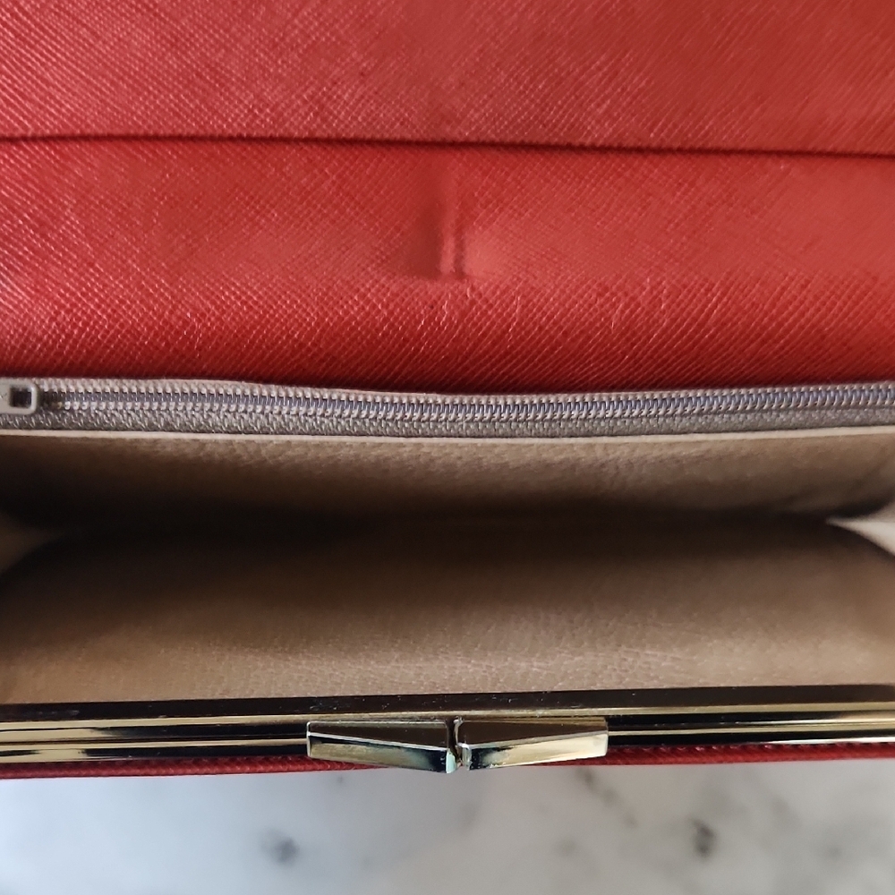 Givenchy Red Kiss LockWallet w/ Elegant Gold Accents..beautiful Classic Wallet - Picture 4 of 10